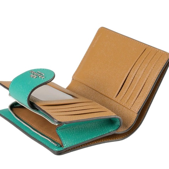 Coach Medium Corner Zip Wallet in Crossgrain Leather- Bright Green - Picture 4 of 5